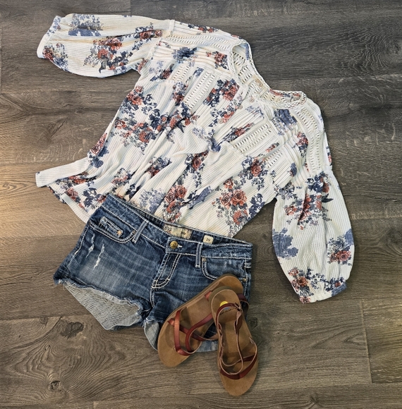 gimmicks by BKE Tops - Gimmicks 3/4 sleeve floral shirt